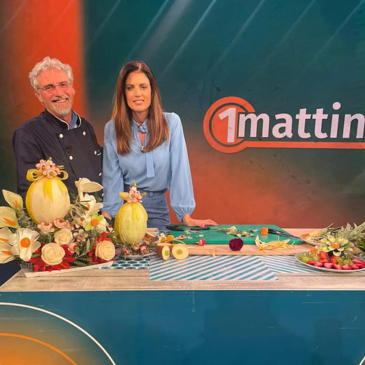 chef Claudio Menconi e la conduttrice Daniela Ferolla durante la trasmissione Unomattina su Rai1